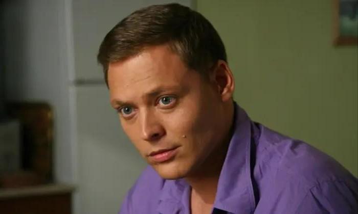 Осунулся и остался без зубов: что случилось с актером Артемом Артемьевым из сериала «Татьянин день»