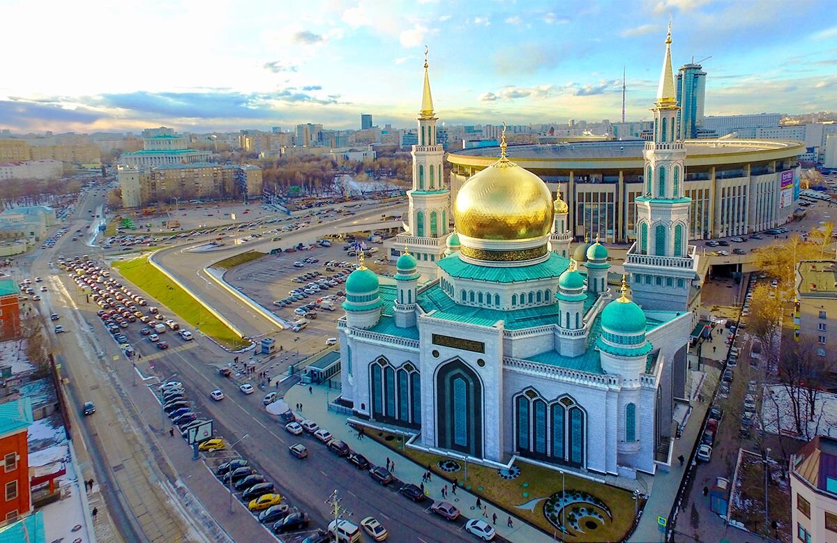 Третьего дня Путин заявил, что в парке "Патриот" построят новую мечеть. Он не только сообщил об этом, но и всецело поддержал идею. Новость об этом опубликовали на канале RT.-4