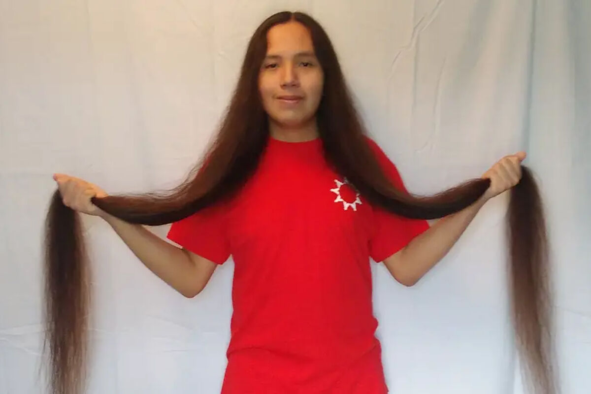 Подросток из США попал в Книгу рекордов Гиннесса за самые длинные волосы