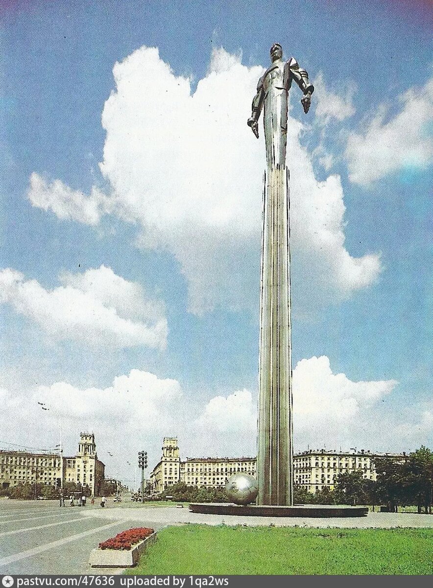 Памятник Ю.А. Гагарину, 1980-1985. С сайта www.pastvu.com.