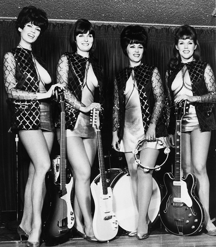 Как женщины пели на сцене с обнаженной грудью. История музыкальных топлес-групп Как женщины пели на сцене с обнаженной грудью. История музыкальных топлес-групп девушки