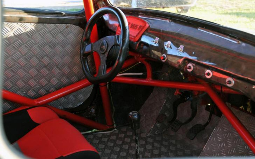 Студент превратил ЗАЗ-965 «Запорожец» в крутой хот-род на кастомном шасси Студент превратил ЗАЗ-965 «Запорожец» в крутой хот-род на кастомном шасси автосамоделки