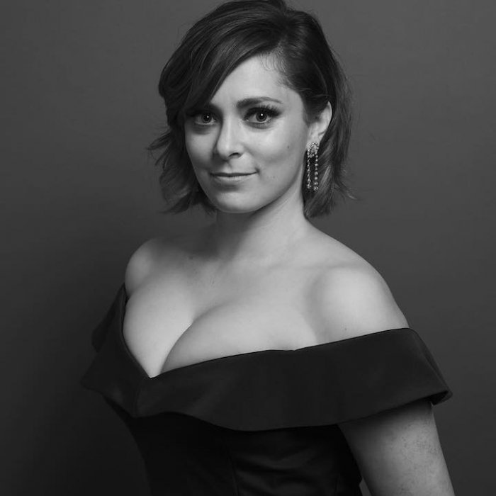 Рэйчел Блум (Rachel Bloom) .