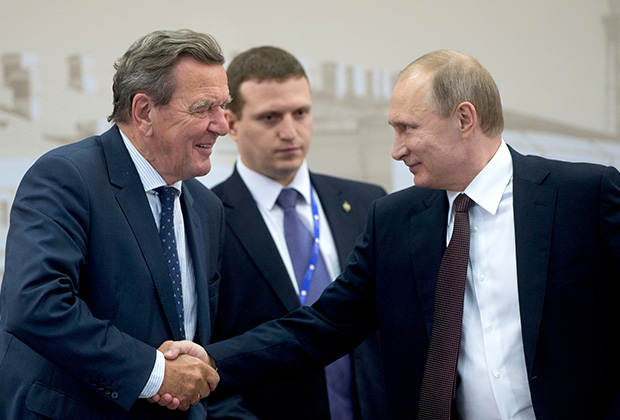 В 2016 году бывший канцлер Германии Герхард Шредер возглавил совет директоров компании Nord Stream 2, которая занимается расширением газового трубопровода из России в Европу