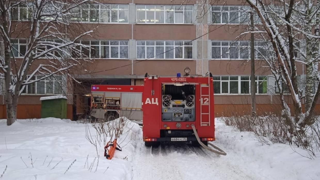 Отменили школу сегодня челябинск. 30 Школа Череповец. Пожар в 30 школе Череповец. Пожар 4 школы в городе Череповце. Эвакуировали школу.