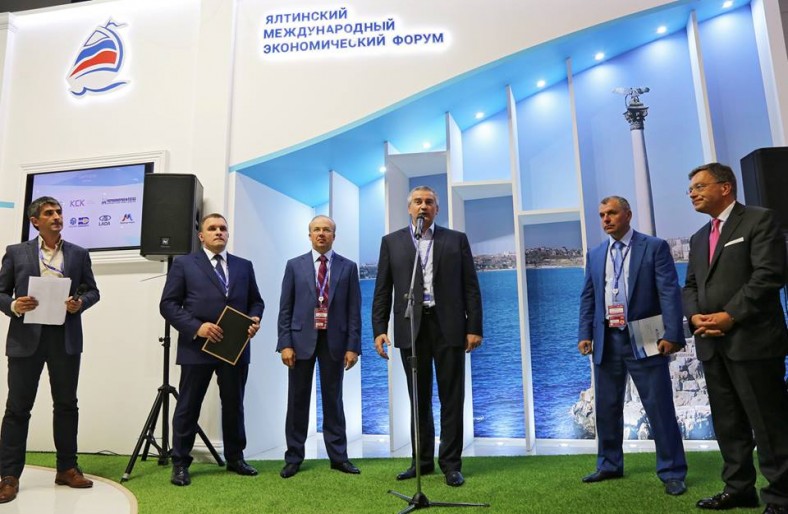 Глава Крыма «блеснул» на экономическом форуме в Санкт-Петербурге (фото)
