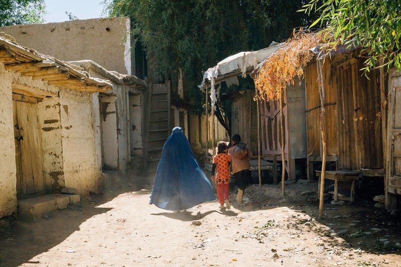Женщина в голубой парандже Ваханский коридор, афганистан, вид, горы, природа, путешествие, фотомир