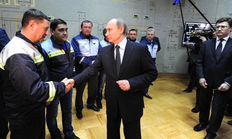 В. Путин во время запуска первой очереди энергомоста в Крым. Фото: сайт президента РФ