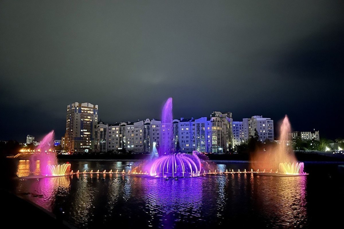 Светомузыка и чистая вода: в Орле открылся умный фонтан Сбера