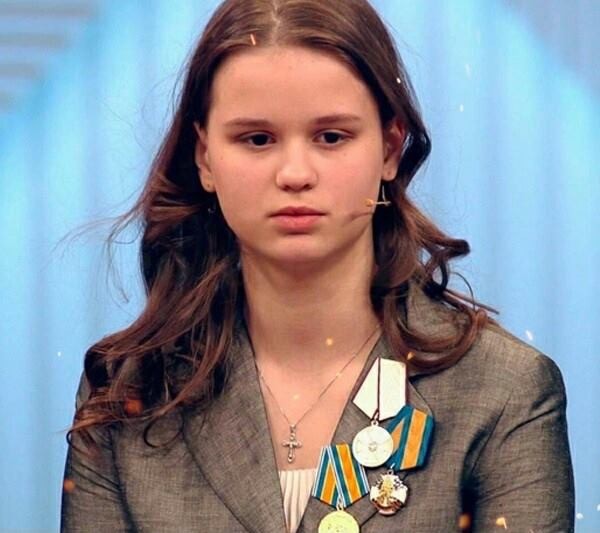 Это не Бузова, не жена Джигарханяна и уж тем более не Шурыгина