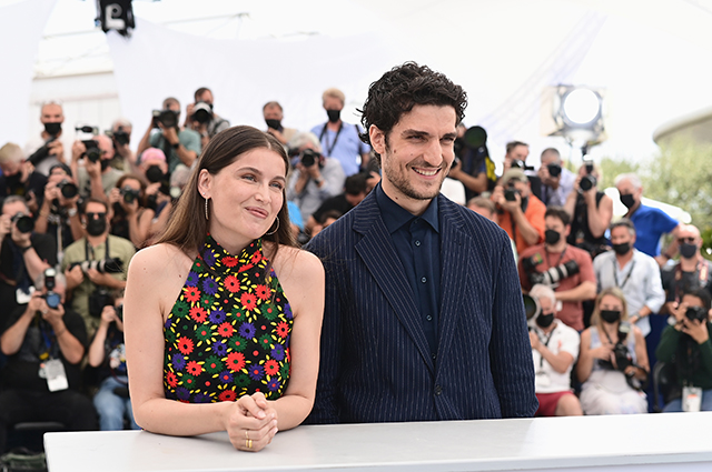 Канны-2021: Летиция Каста и Луи Гаррель представили свой новый фильм — первый выход пары после рождения ребенка Канны-2021: Летиция Каста и Луи Гаррель представили свой новый фильм — первый выход пары после рождения ребенка Кино