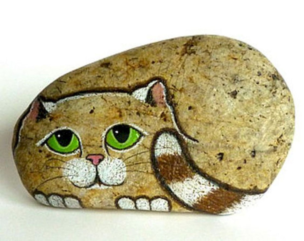 Роспись камней кошки
