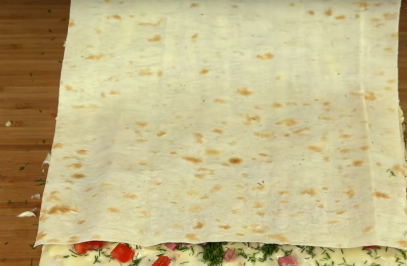 закуска из лаваша с колбасой и сыром