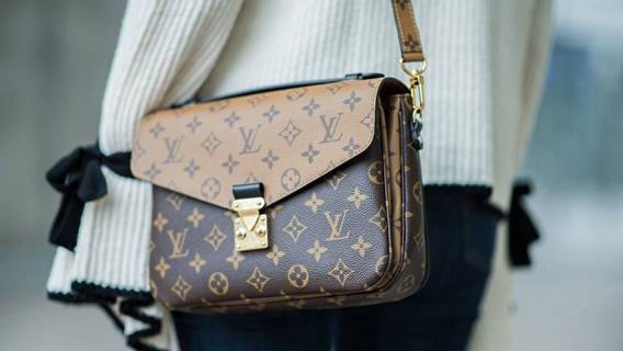 В Шанхае задержаны подозреваемые в производстве поддельных сумок Louis Vuitton