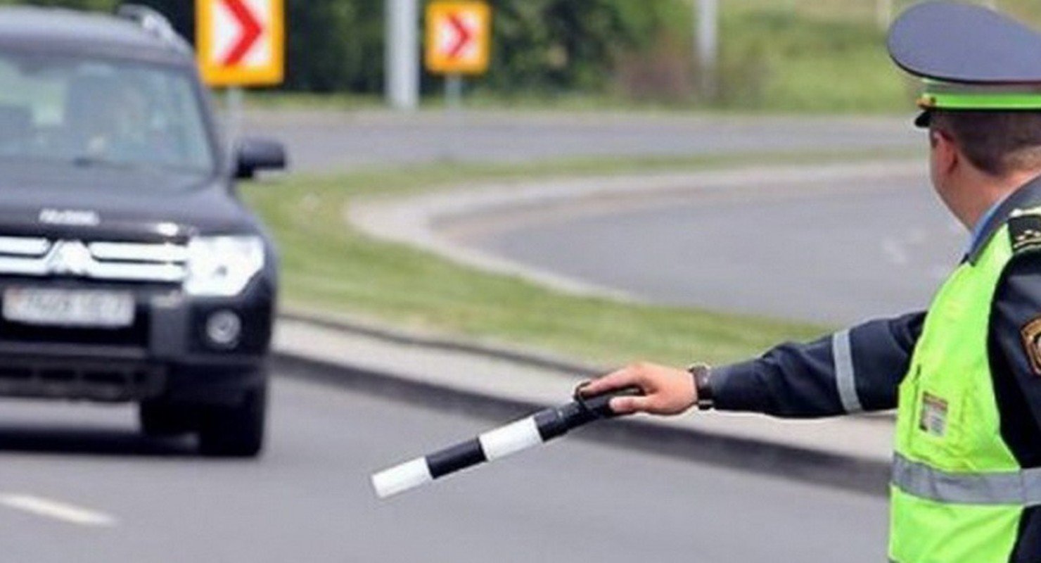 Что ответить гаишнику в 2021 году, если он требует показать аптечку, огнетушитель, аварийный знак?