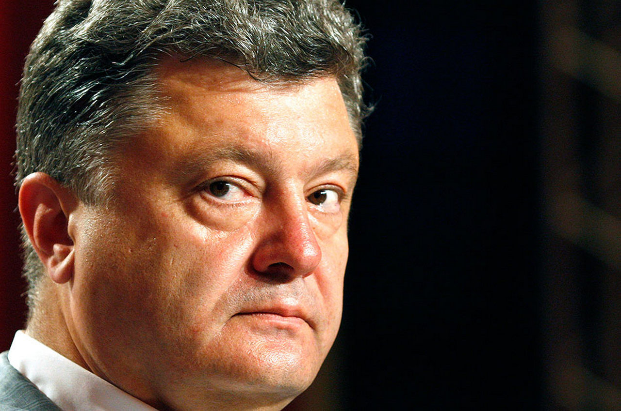 Порошенко обещал запретить георгиевские ленточки на Украине