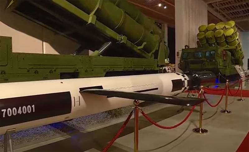 Новый ОТРК, береговой ракетный комплекс и другое вооружение: в КНДР показали церемонию открытия форума «Самооборона-2021» оружие