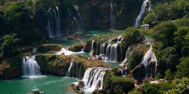 Территория Азии не зря привлекает туристов: водопад Дэтянь, Вьетнам, Китай