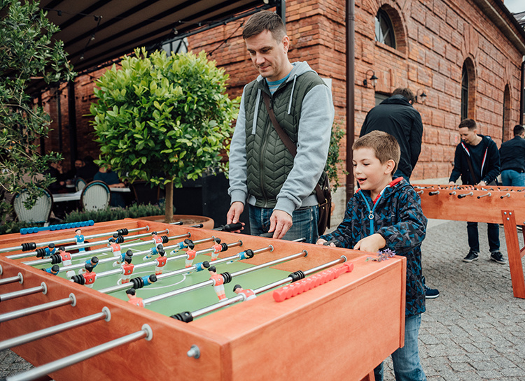 Данила Козловский, Ксения Раппопорт и другие на благотворительном пикнике в Новой Голландии Данила Козловский, Ксения Раппопорт и другие на благотворительном пикнике в Новой Голландии Стиль жизни,Благотворительность