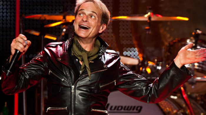 Ли рот. David Lee Roth 2015. Рок звезды за 60. Дэвид ли рот сейчас. Ули ли рот.