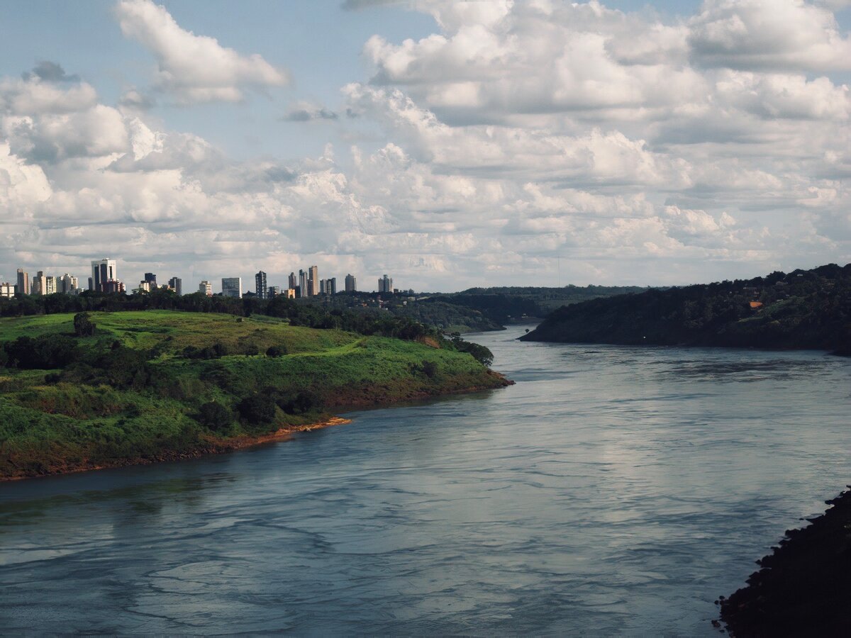 Парана кильмес. Река парана. Рио де ла плата река. Река парана в бразилии. Аргентина река парана.