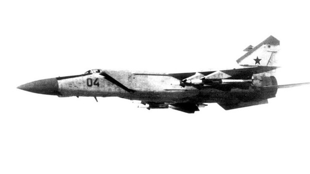 Как советский летчик подарил США секретный самолет-перехватчик: история самого громкого авиаугона времен холодной войны Беленко, чтобы, МиГ25, самолет, засекли, истребители, который, скорости, радары, хватило, скорость, топлива, однако, боевой, советский, японские, израильские, после, сентября, военная