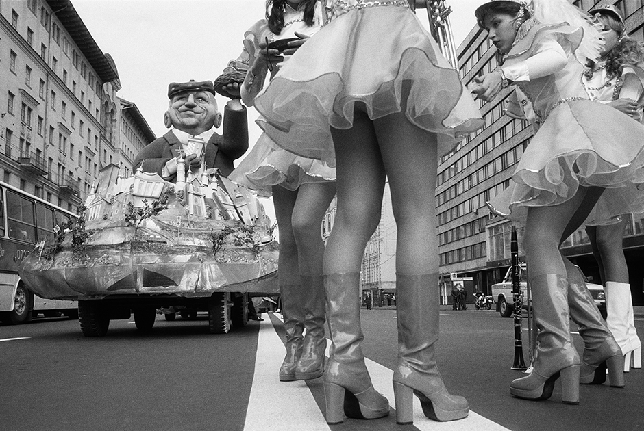 «Пока весь мир следит за войной» «Пока весь мир следит за войной» 90-е