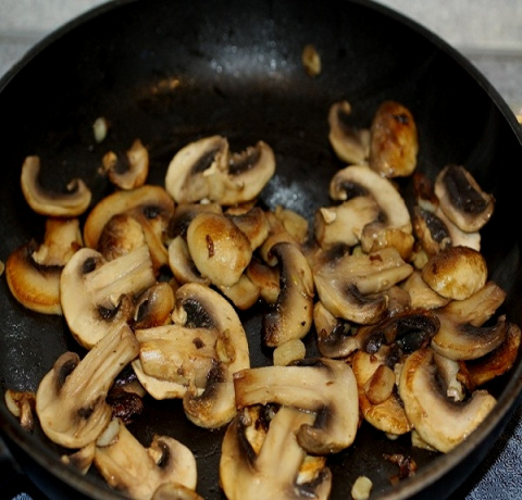 "Язычки" из баклажанов с грибами, запеченные в духовке