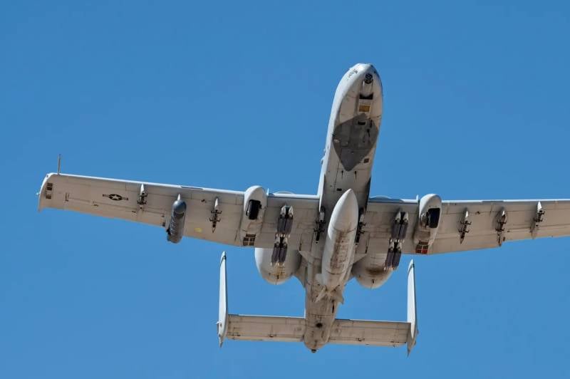 Штурмовики A-10C смогут использовать авиабомбы GBU-39/B SDB оружие