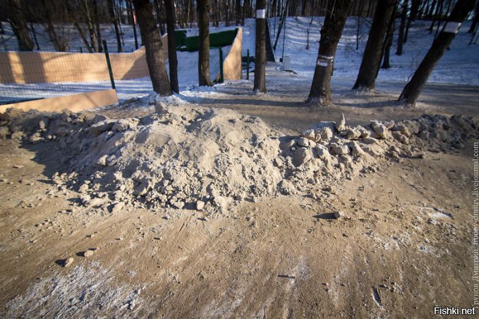 В Калининградском парке засыпали песком бесплатную горку, чтобы дети катались за деньги беспредел администрации, калининград, ледяная горка