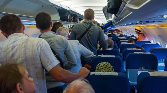 «Это был шок»: история врача об экстренных родах в самолете с неожиданным поворотом сюжета