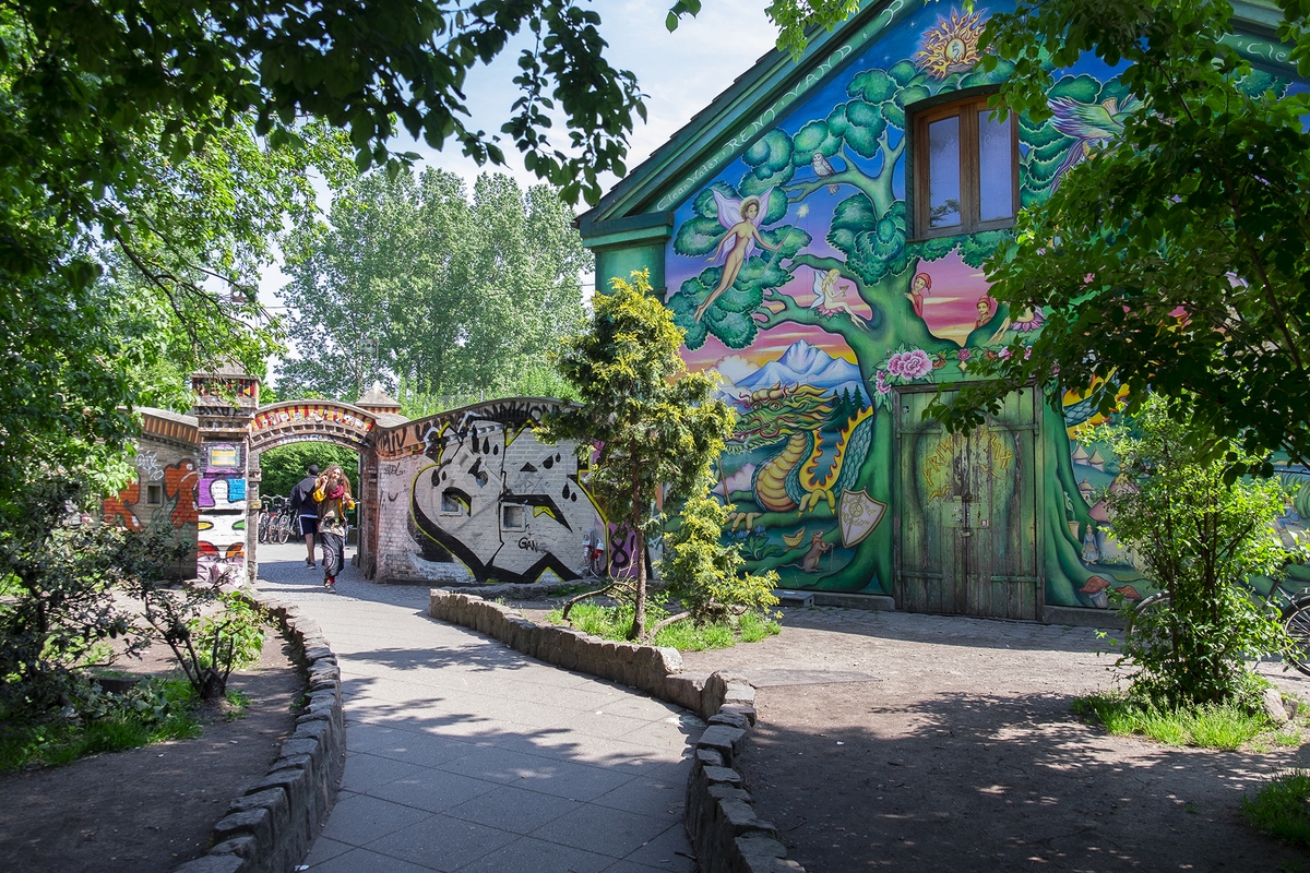 Шпионские фото из непризнанной страны Западной Европы 