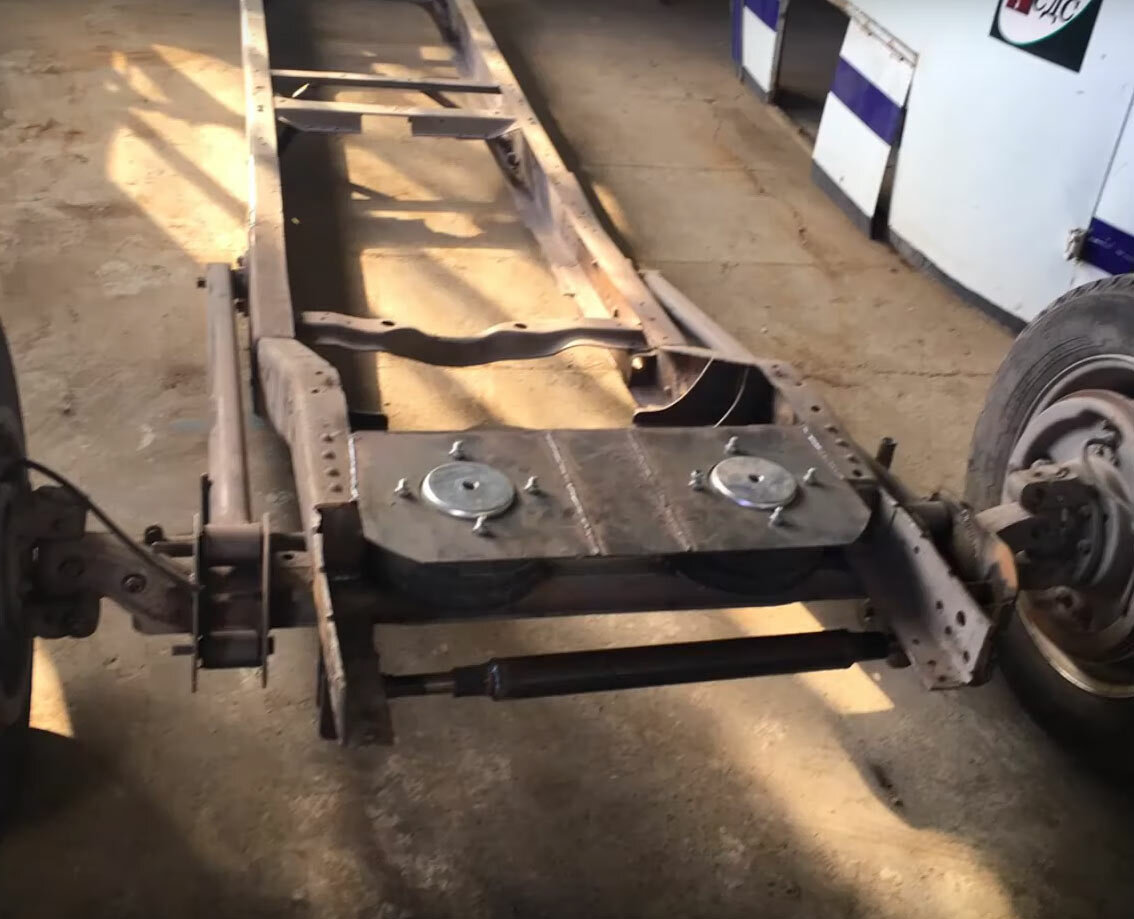 Старенький КаВЗ-3976 превратили в первый в России автобус-хотрод Старенький КаВЗ-3976 превратили в первый в России автобус-хотрод авто и мото,КаВЗ-3976,переделки