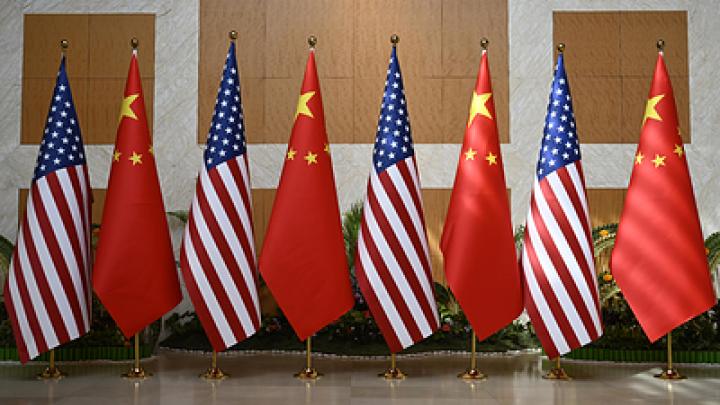 Китай не показал заинтересованности в организации беседы Си Цзиньпина и Байдена – Reuters