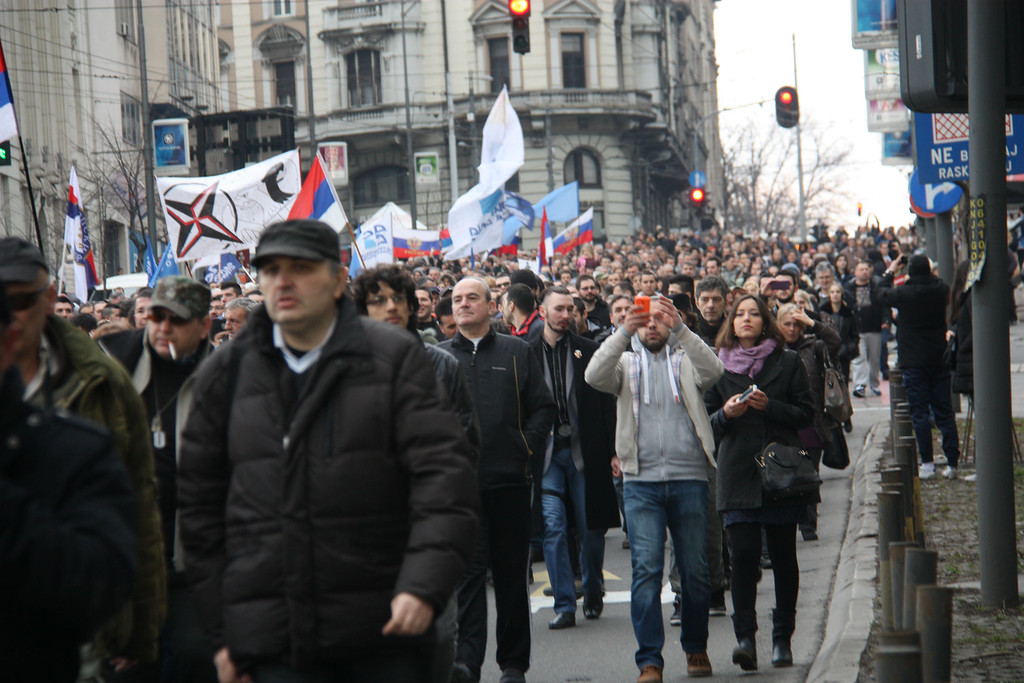 Нато белграде. Митинг против бомбардировки Сербии в 1999 году. Митинги в Югославии. Митинги против войны в Югославии. Протесты против бомбардировок Югославии.