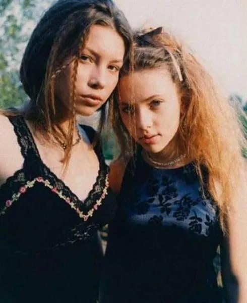 Джессика Бил и Скарлетт Йохансон, 1998 год. знаменитости, редкие, фото
