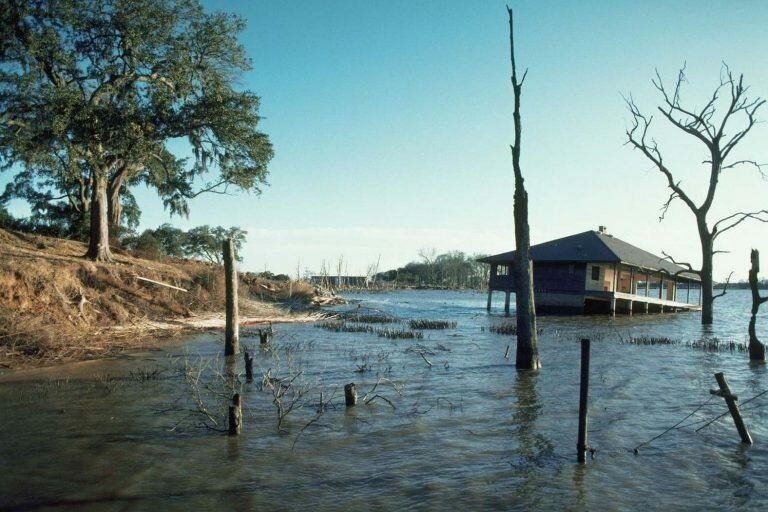 Озеро Пенёр сразу после заполнения его морской водой/ © knowhow.pp.ua