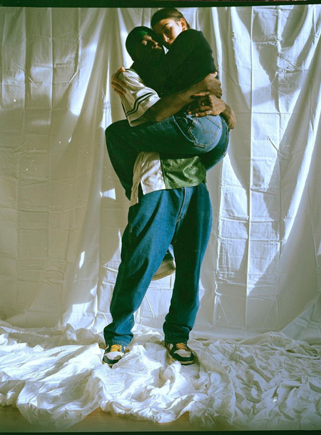 Дочь Ивана Урганта Эрика и ее бойфренд Муса оправдались за провокационный плакат на митинге Дети,Дети знаменитостей