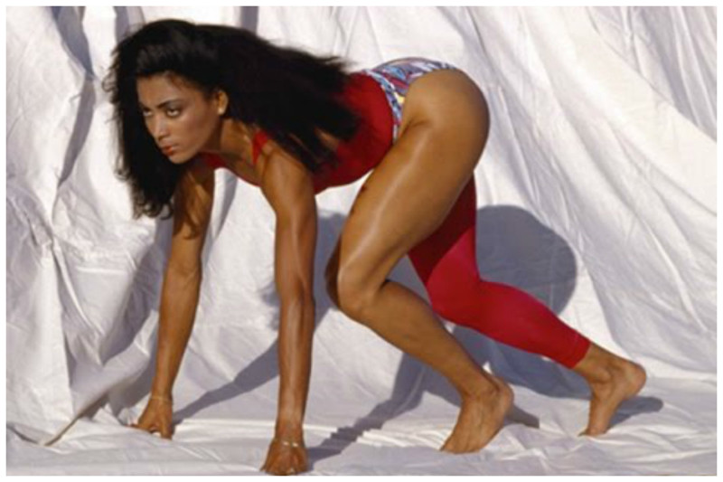 Американка Флоренс Гриффит-Джойнер установила в 1988 году сразу два мировых, непревзойденных рекорда - в беге на дистанцию в 100 (10,49) и 200 (21,34) метров. Петля Корбут, видео, гимнастика, достижения, рекорды, советские спортсмены, спорт, успех