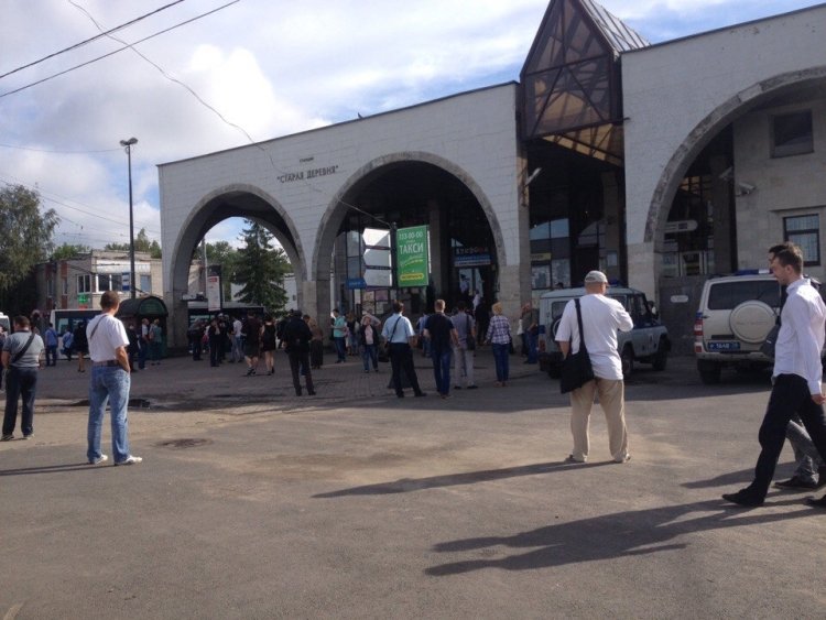 Старая деревня метро. Метро Старая деревня. Станция Старая деревня Санкт-Петербург. Станция метро Старая деревня. Станция метро Старая деревня Санкт-Петербург.