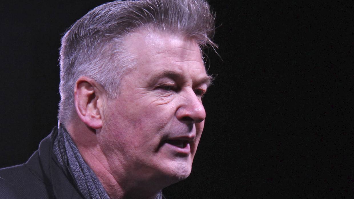 Алек Болдуин впервые прокомментировал дело об убийстве оператора на съемках «Ржавчины»