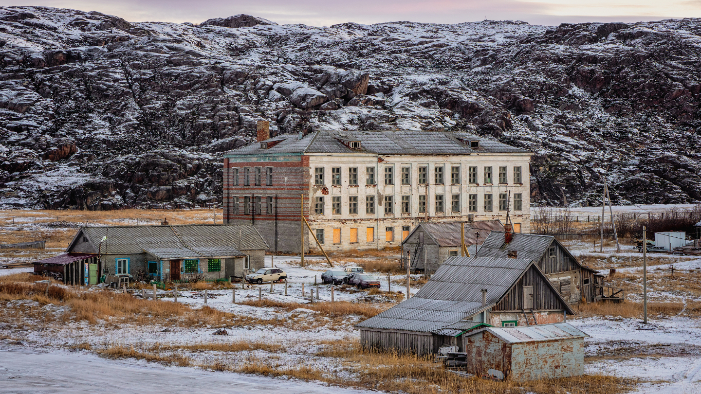 Териберка: что стоит сделать в этом селе Мурманской области можно, здесь, Териберке, Териберка, местных, увидеть, всего, полюбоваться, динозавров», Териберки, время, места, летом, северным, Териберку, которые, поймать, здание, самостоятельно, займет