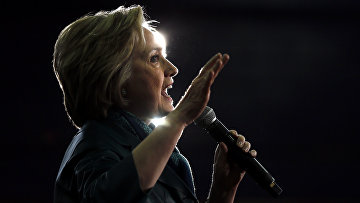 Кандидат в президенты Хиллари Клинтон во время предвыборного выступления в Бриджпорте, США