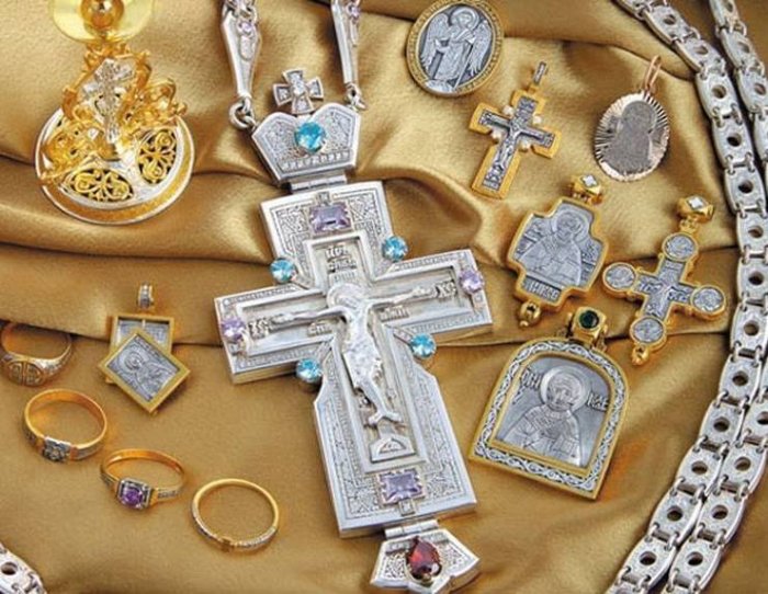 «Бесовская блестяшка»: почему священники носят золотые кресты и одежды атрибуты,золото,история,крест,общество,одежда,храм,церковь