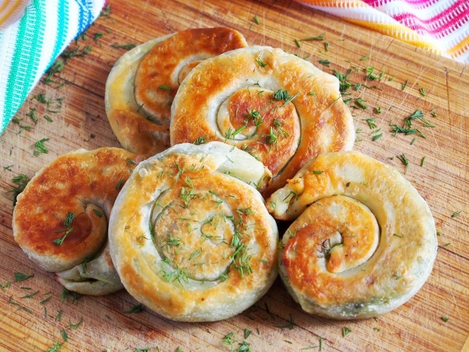 Вкусная закуска для пикника - лепешки с зеленью