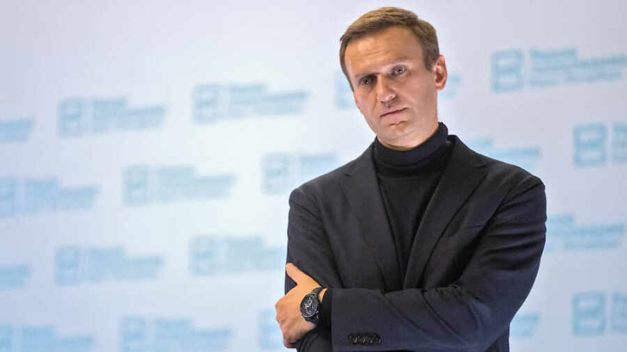 История с «отравлением» Навального от начала до конца шита белыми нитками.