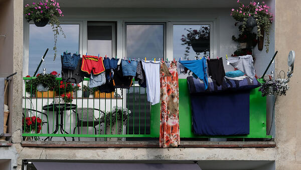 Уберите, пока не выписали штраф: пять вещей, которые запрещено хранить на балконе - актуальные новости по теме Звезды - новости на Toplenta