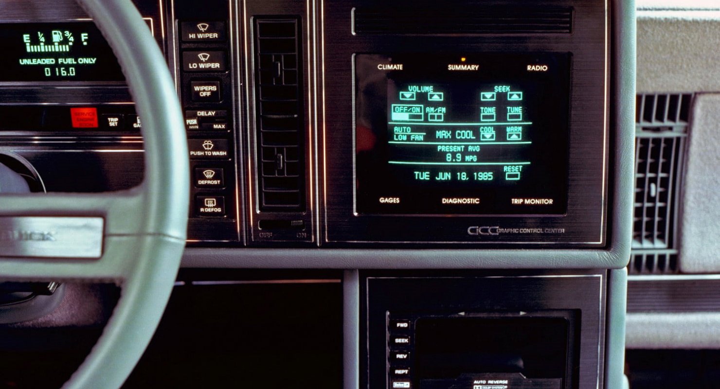 Посмотрите на первый сенсорный дисплей в автомобили Buick Riviera 1986 года