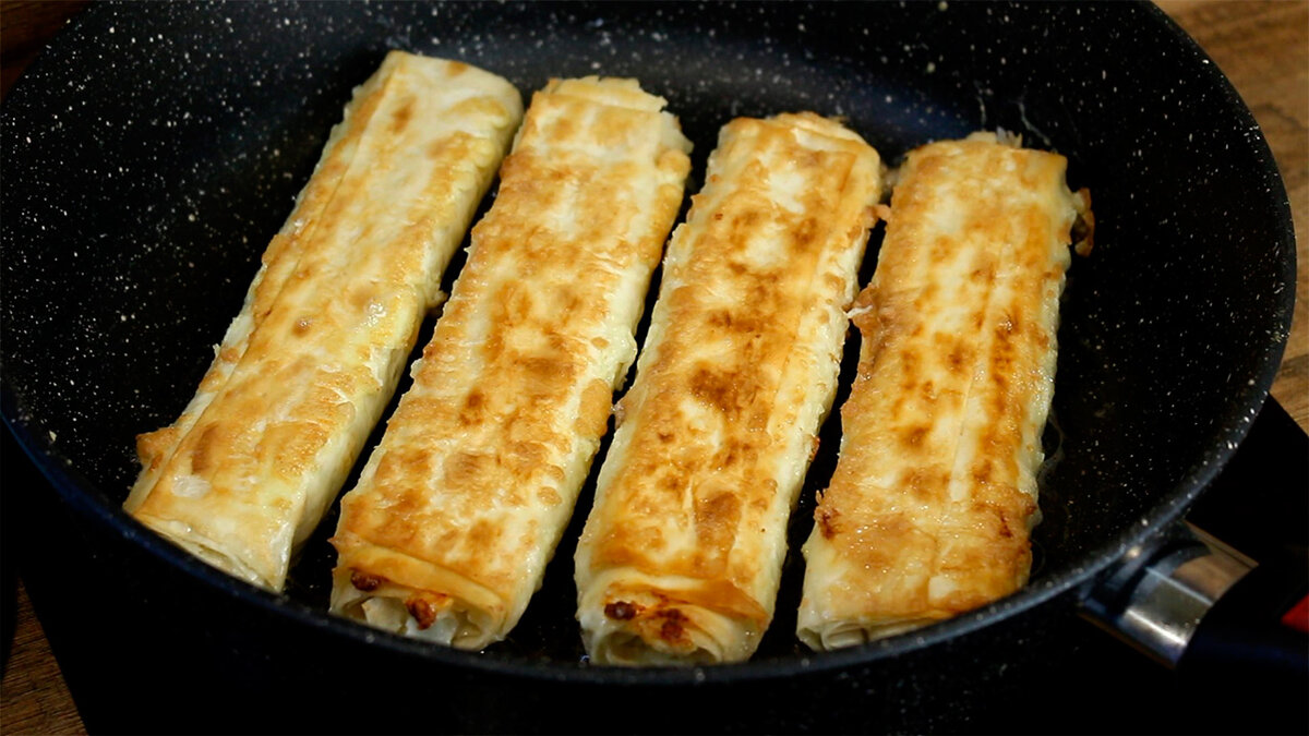 Безумно вкусный завтрак из лаваша: за 10 минут всё уже готово, рецепт покорил всю мою семью Безумно вкусный завтрак из лаваша: за 10 минут всё уже готово, рецепт покорил всю мою семью лаваш, грамм, просто, можно, смазываю, сковороде, яйцом, очень, сверху, чтобы, разогреваем, сковороду, масло, трубочки, начинки, трубочек, получится, таких, лаваша, сторону