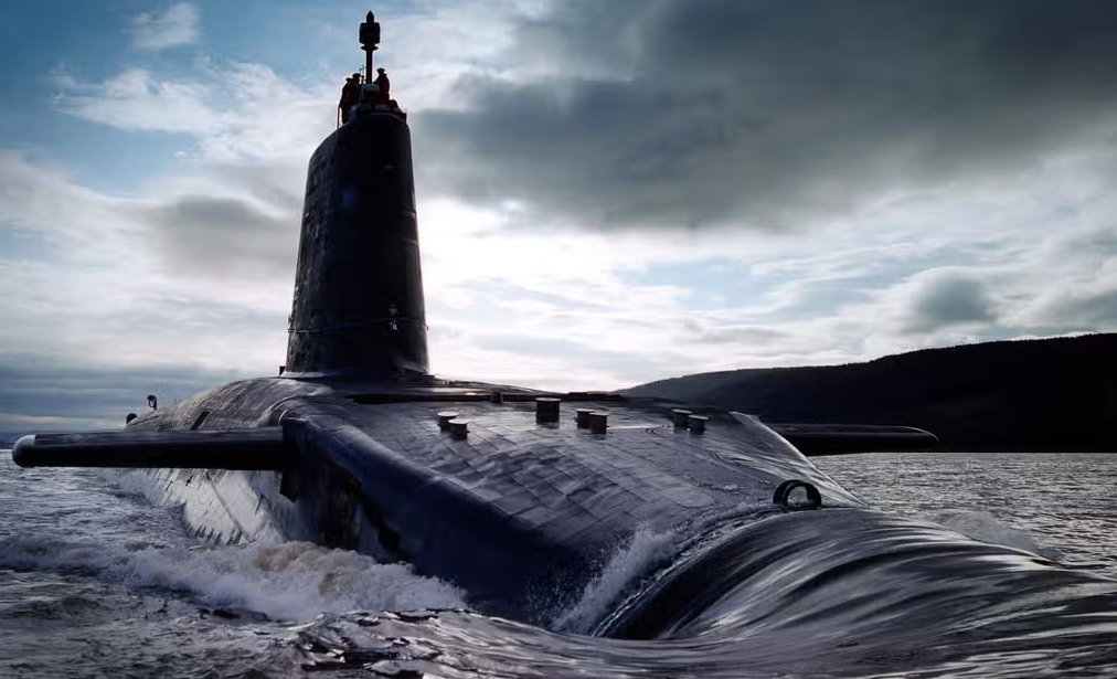 На фото от БиБиСи Авагард выглядит прямо настоящим монстром глубин. А вот на деле редко отваживается покидать родную базу. Фото Royal Navy